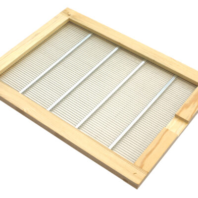 8R emaeraldusvõre raamiga