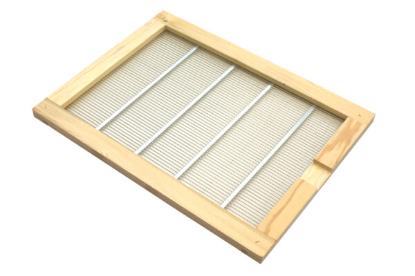 8R emaeraldusvõre raamiga